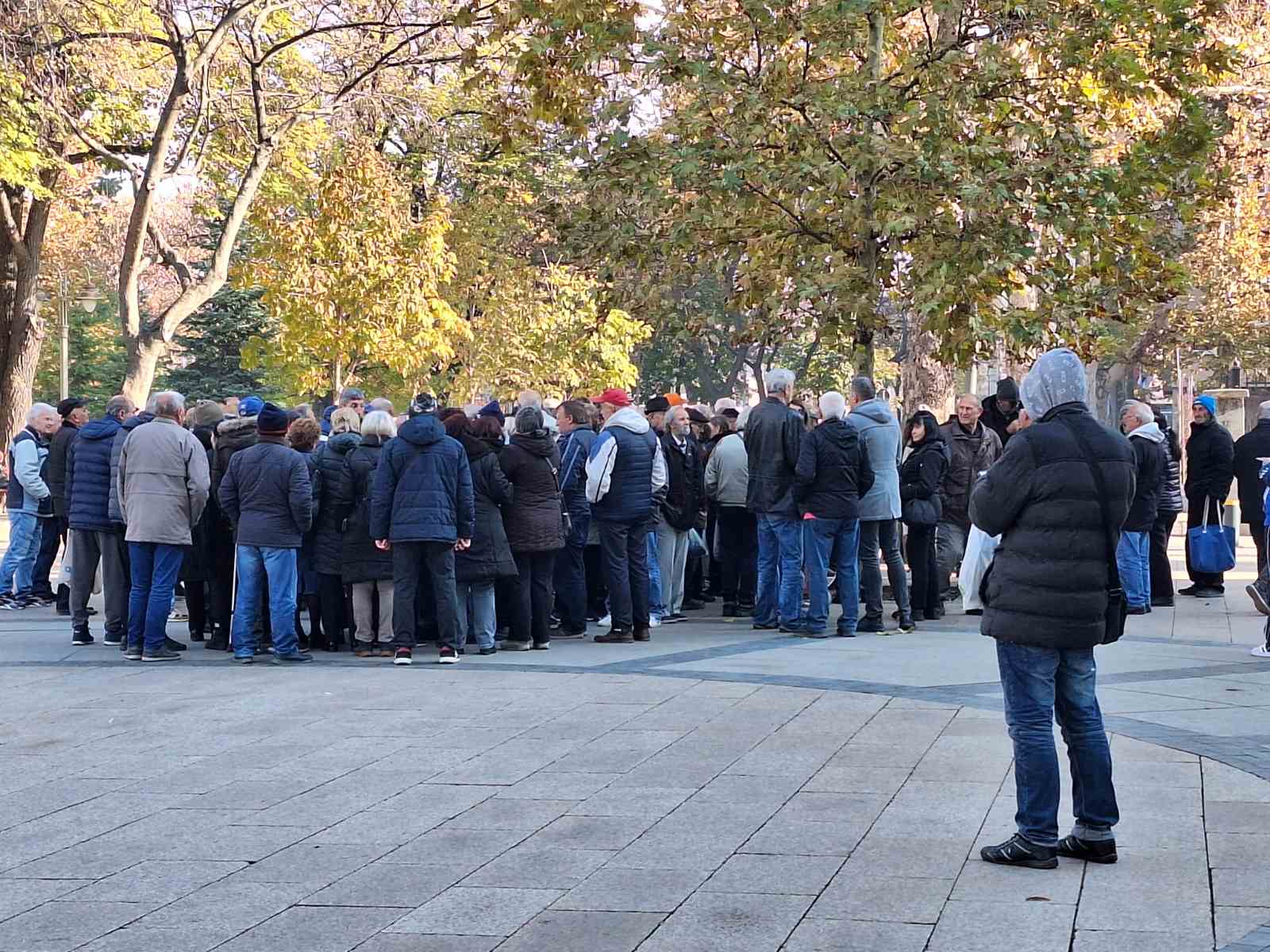 Jedni najavljuju blokade i vanredne izbore, drugi stoje u redovima da potpišu: Počelo prijavljivanje radnika propalih preduzeća u Nišu za isplatu zaostalih zarada 2