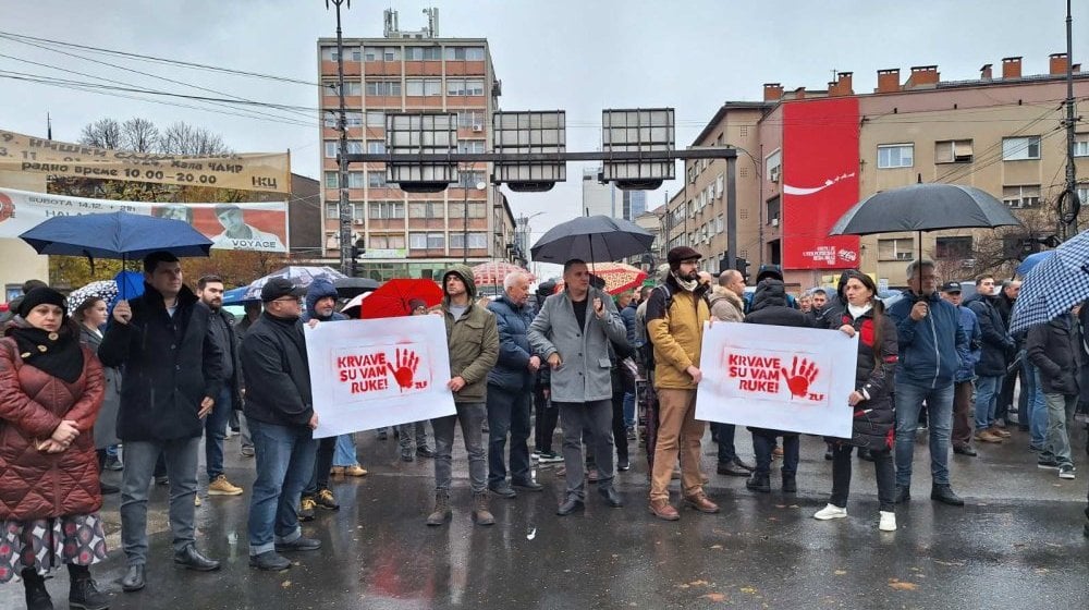 I danas u Nišu 15 minuta tišine za žrtve tragedije u Novom Sadu: Pošta i poneka psovka onih koji "žure" 10