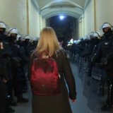 UNS: Nadležni da pronađu i kazne odgovorne koji su na protestu u Novom Sadu napali N1 4