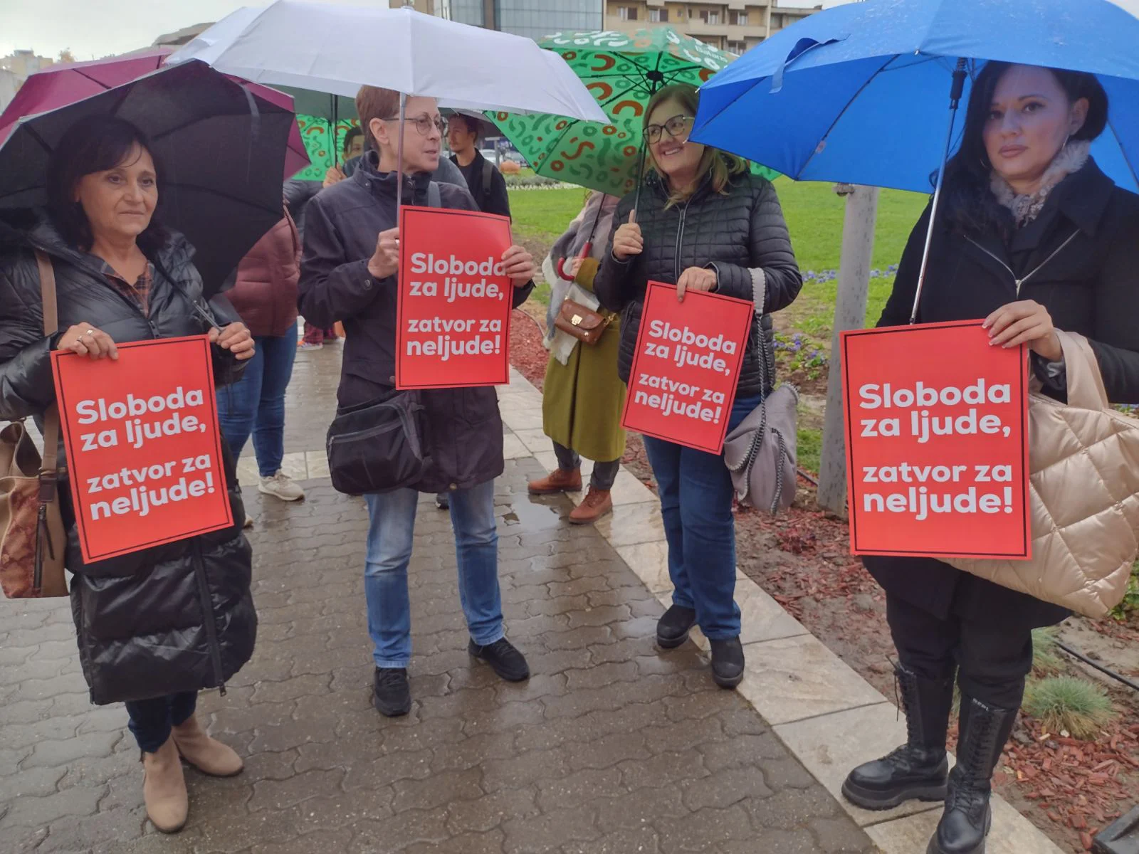 Kako je izgledalo protest u Kragujevcu: Demonstrantima se obratio provokator (FOTO) 5