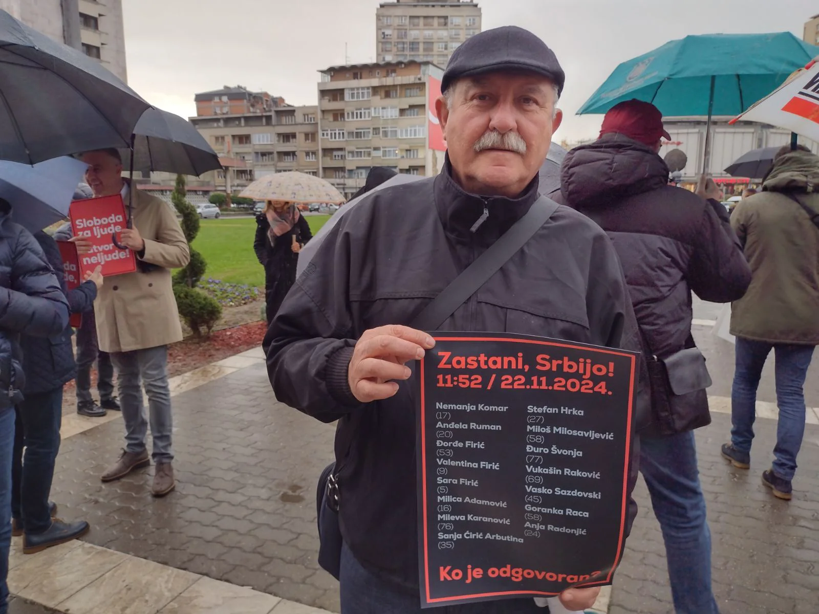 Kako je izgledalo protest u Kragujevcu: Demonstrantima se obratio provokator (FOTO) 4