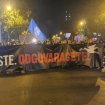 UŽIVO Hiljade građana na protestu u Novom Sadu: „Vučiću ubico“ „ostavke“, kamenice na prostorije SNS-a i na Gradsku kuću (FOTO, VIDEO) 11