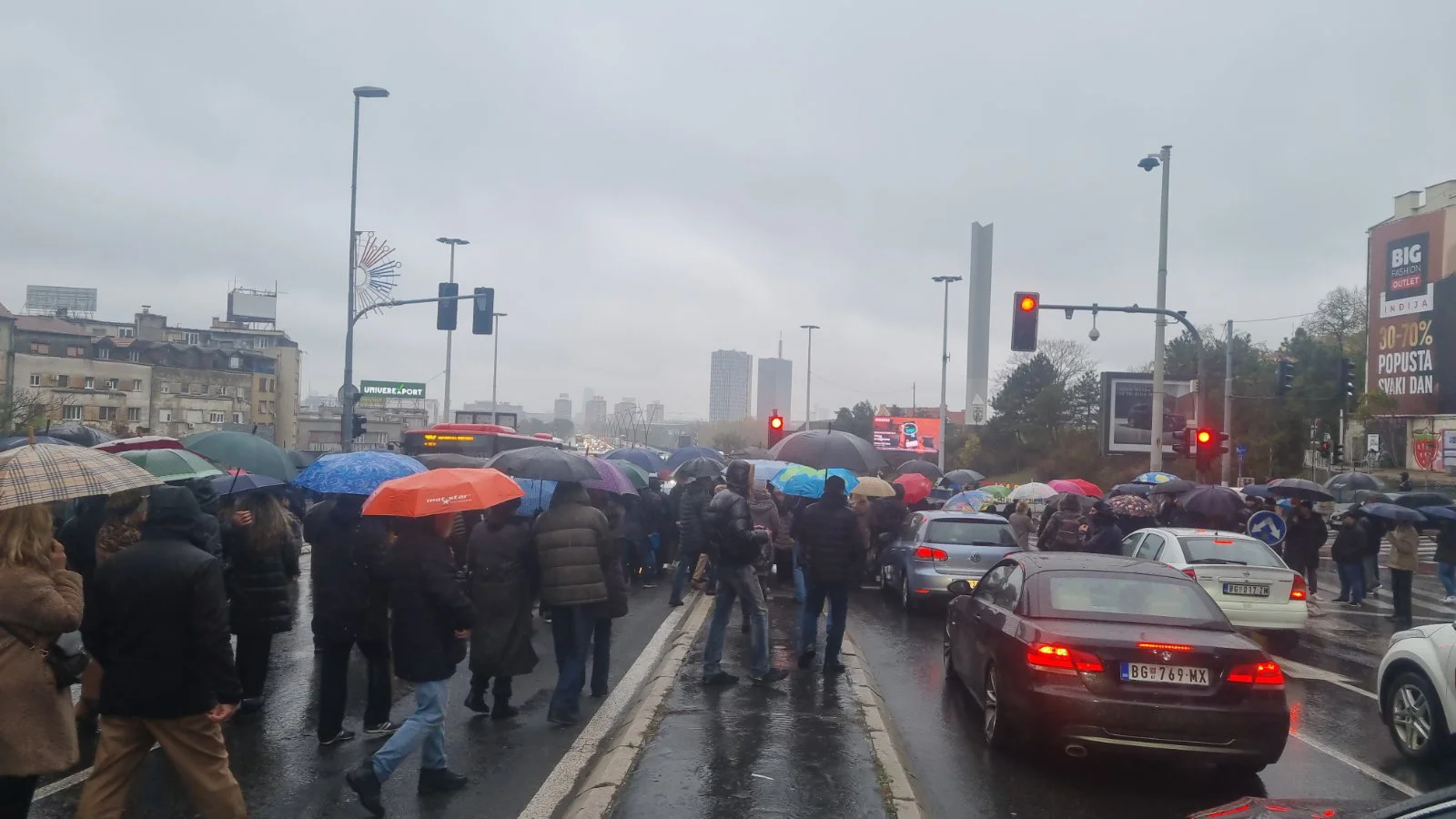 Kako je izgledala protestna blokada na Brankovom mostu "Zastani Srbijo 15 minuta za 15 života" (FOTO/VIDEO) 6