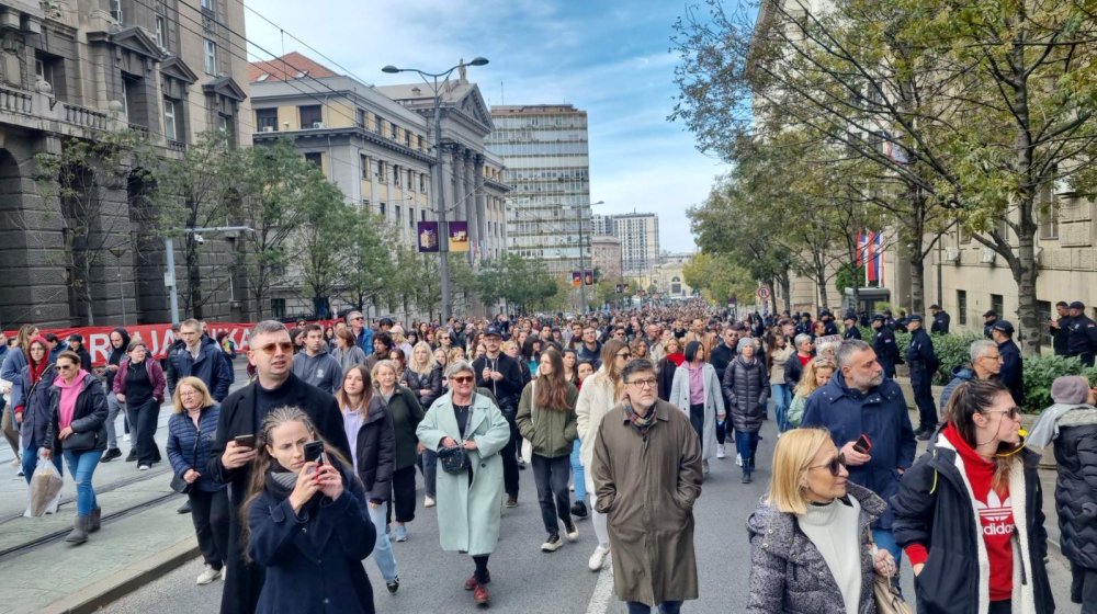 Više hiljada ljudi na protestu u Beogradu zbog tragedije na Železničkoj stanici u Novom Sadu 8