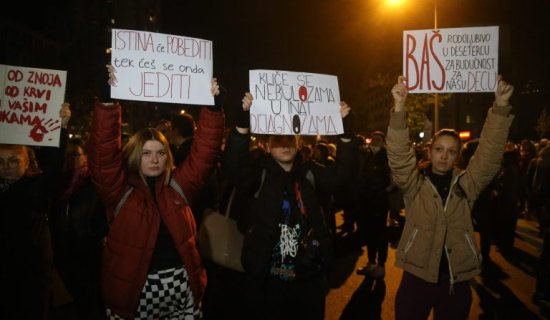 Fotografija sa protesta u Novom Sadu koju su svi na mrežama podelili: Jedna reč iza koje je stalo 22.000 građana 11