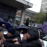 Incidenti tokom blokade kod zgrade RTS (VIDEO) 4