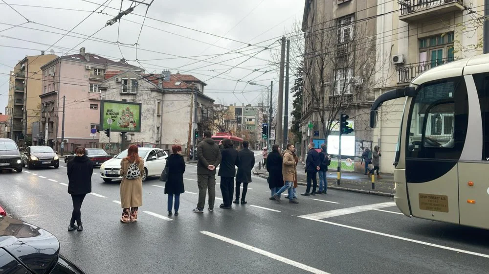 Kako je izgledao incident u Takovskoj ulici tokom protesta Zastani Srbijo? (VIDEO) 10