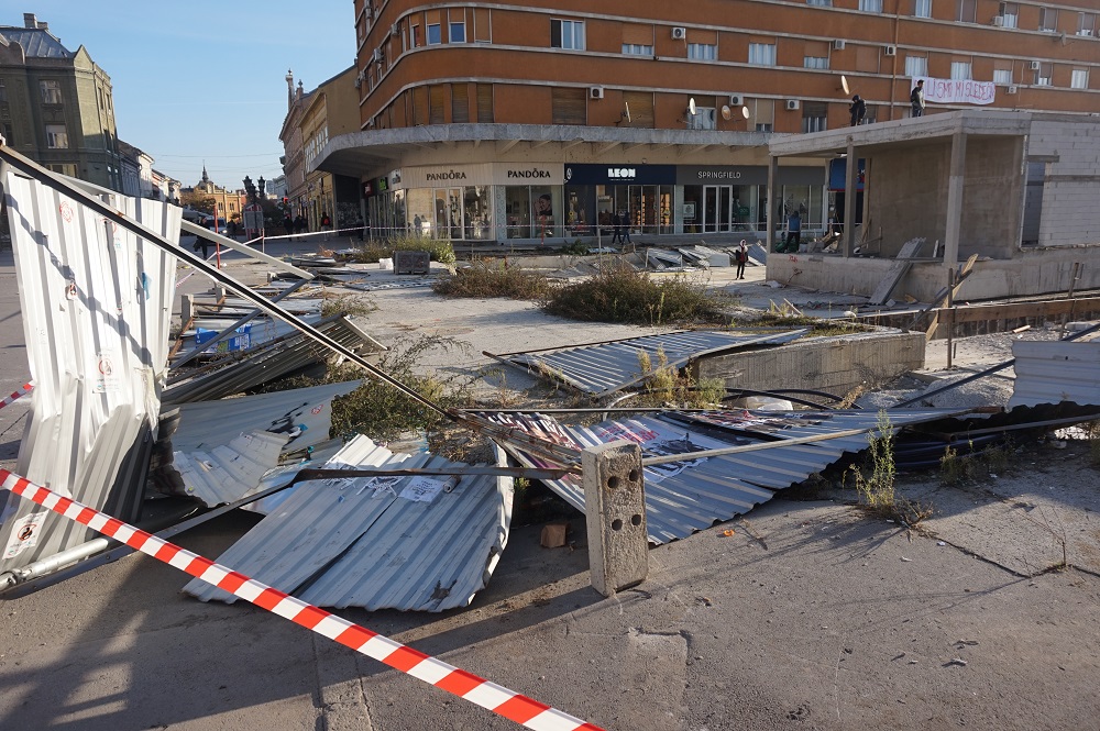 Jutro posle demoliranja Gradske kuće: Kako izgleda Novi Sad nakon burne noći (FOTO) 3