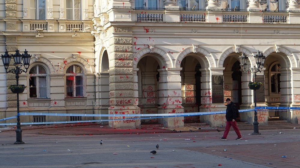 Pisarnica Gradske kuće u Novom Sadu neće raditi zbog nastale štete tokom sinoćnjih protesta 11