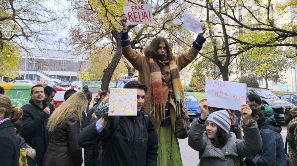 Profesori i studenti Akademije umetnosti protestuju zbog hapšenja studenta Relje Stanojevića 11