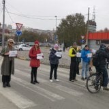 Aktivisti Inicijative "Most ostaje" zaustavili saobraćaj u znak sećanja na žrtve tragedije u Novom Sadu (VIDEO, FOTO) 7