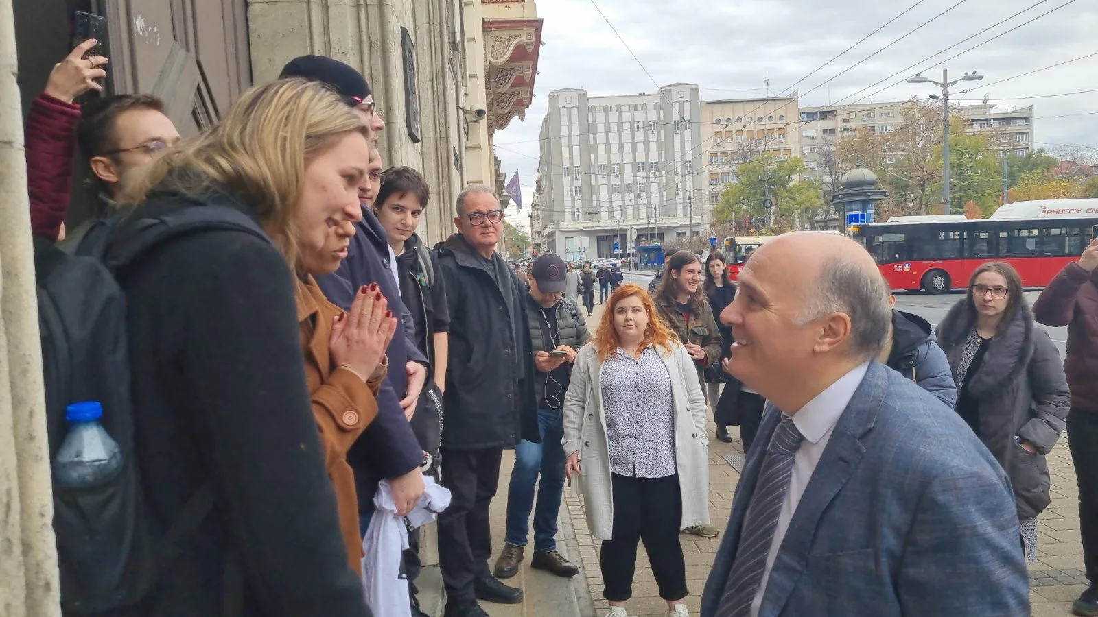 Protest ispred Rektorata: Studenti prekinuli svečanost, sledeća destinacija - Stari savski most (FOTO, VIDEO) 4