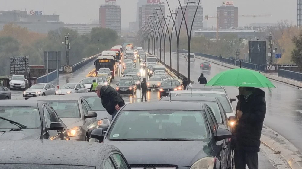 Završava se protestna akcija Zastani Srbijo 15 minuta za 15 izgubljenih života (FOTO/VIDEO) 8