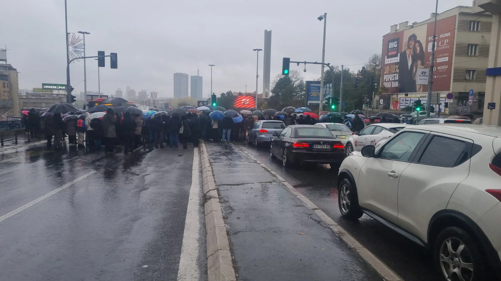 Kako je izgledala protestna blokada na Brankovom mostu "Zastani Srbijo 15 minuta za 15 života" (FOTO/VIDEO) 2