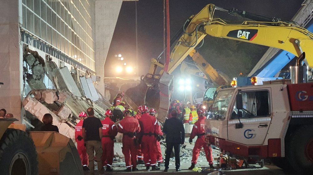 Urušio se deo Železničke stanice u Novom Sadu: Dvanestoro poginulih, među stradalima i dete od šest godina (FOTO/VIDEO) 8