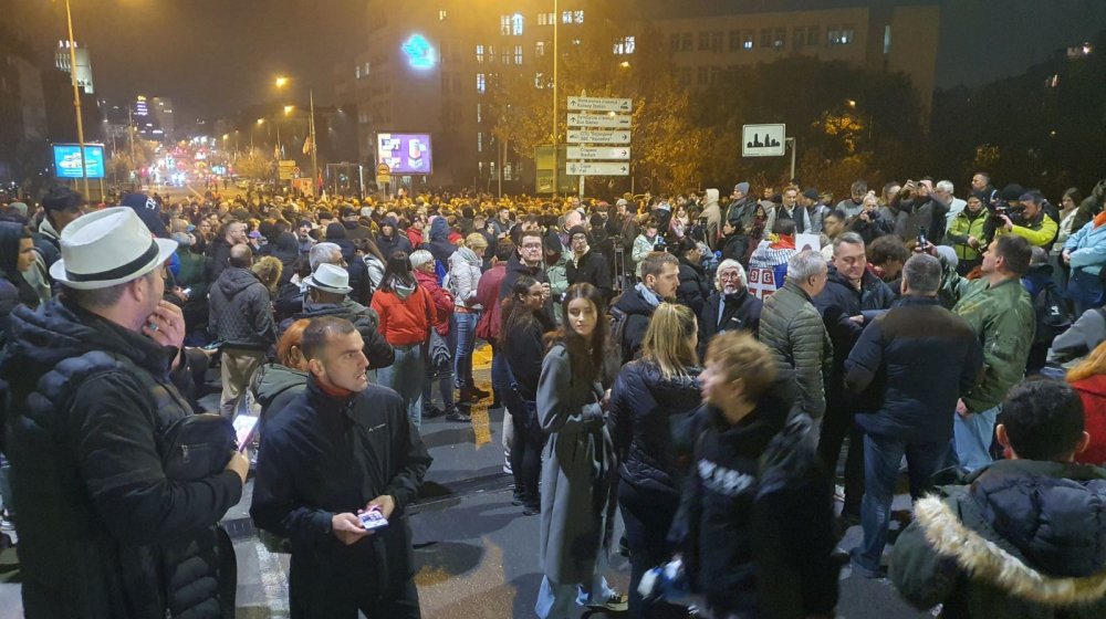 "Stojimo uz njih": Više od 100 zaposlenih na Filozofskom fakultetu potpisalo apel osude represije nad studentima 10