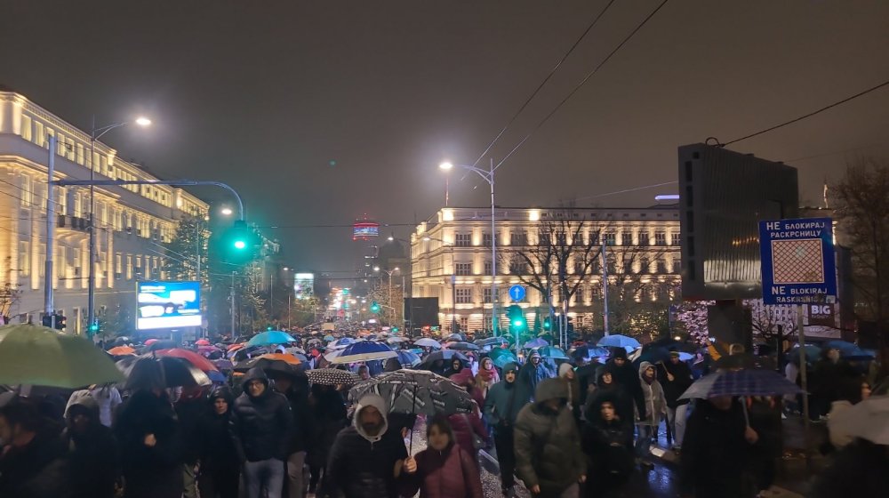 Poslanik Borislav Novaković u ime opozocije izneo zahteve na protestu ispred Vlade Srbije 11