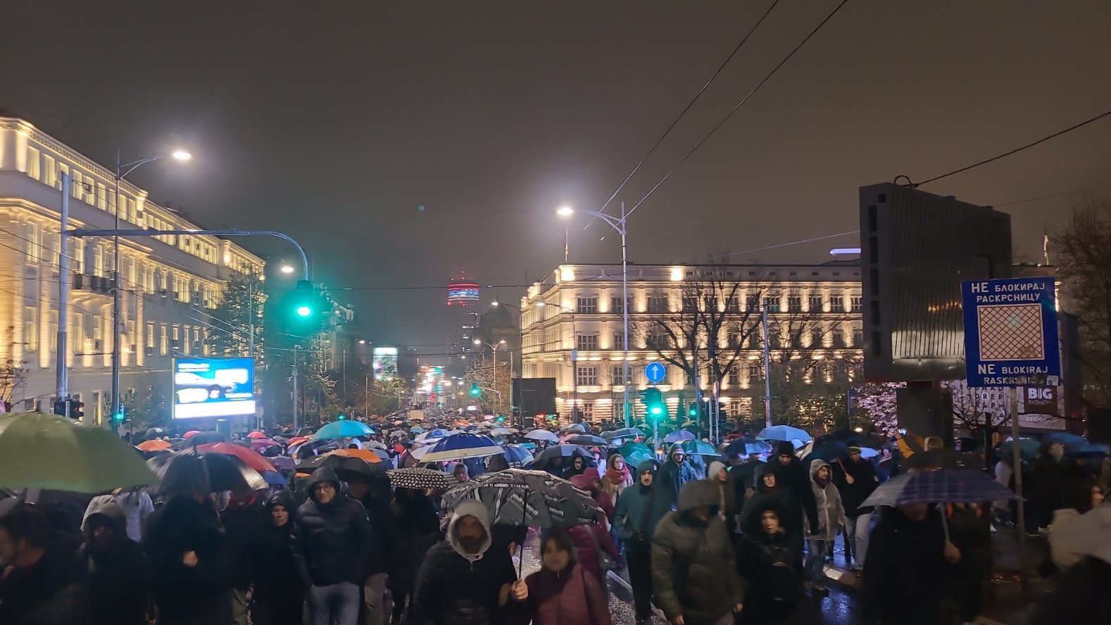 Kako je izgledao protest opozicije u Beogradu zbog tragedije u Novom Sadu u slikama (FOTO) 13