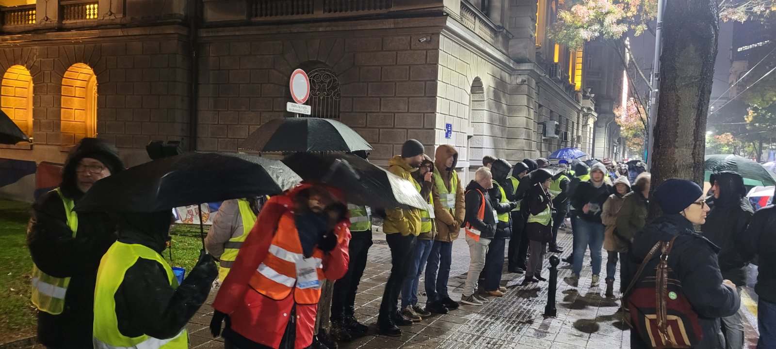 Kako je izgledao protest opozicije u Beogradu zbog tragedije u Novom Sadu u slikama (FOTO) 12