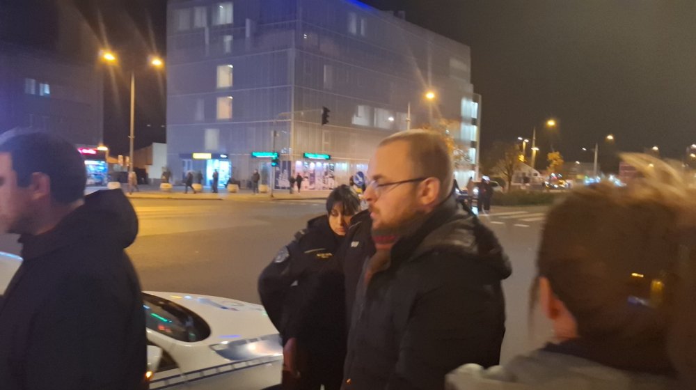 Priveden Srđan Đurić predsednik Mladi PSG Novi Sad: Prišla mu dva policajca u civilu (VIDEO, FOTO) 10