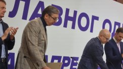 Sednica GO SNS počela minutom ćutanja, Vučić poručuje "Svi žele naše političke glave" (VIDEO, FOTO) 4