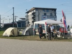 "Da postane simbol borbe protiv vlasti": Kako je protekao dan čuvanja Starog savskog mosta? (FOTO) 3