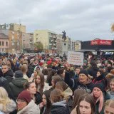 Skup za odbranu dostojanstava gimnazije Jovan Jovanović Zmaj: Đaci okačili slike Zmaja, Bajića, Kostića (FOTO, VIDEO) 4