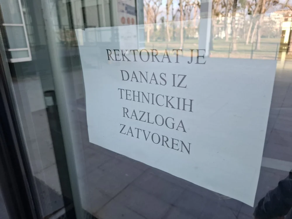 Studenti promenili plan, umesto Rektorata blokiran Filozofski fakultet u Novom Sadu 3