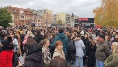 Skup za odbranu dostojanstva gimnazije Jovan Jovanović Zmaj: Đaci tražili ostavku direktora (FOTO, VIDEO) 15