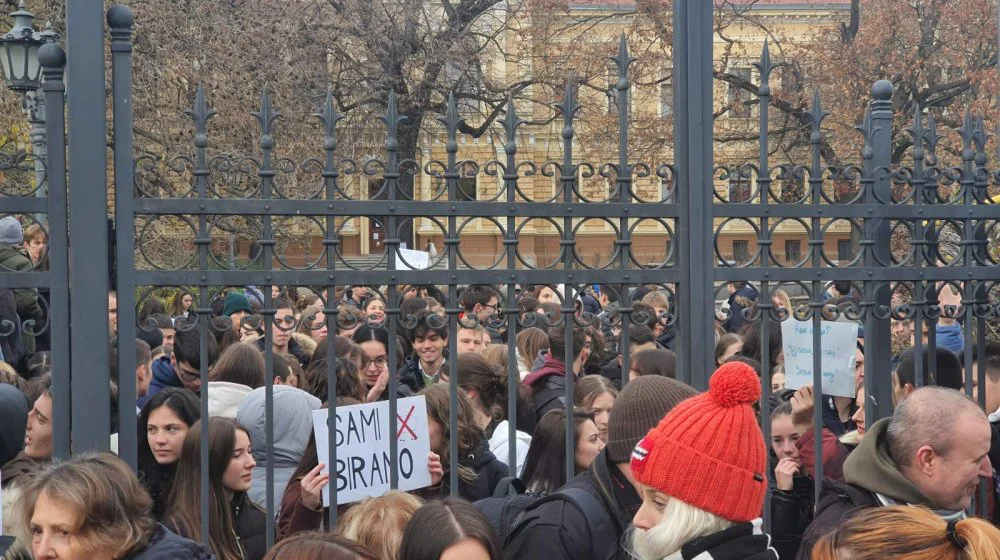 Spirić (SSP): Umesto da nagradi srednjoškolce, vlast ih napada 1