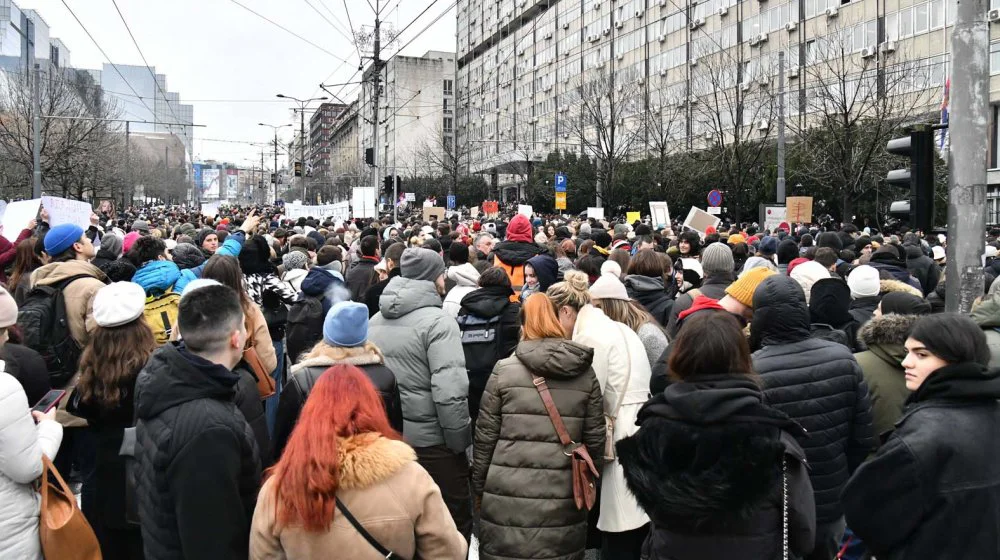 Više hiljada studenata krenulo ka Ministarstvu prosvete u Beogradu, blokirana Ulica kneza Miloša 10