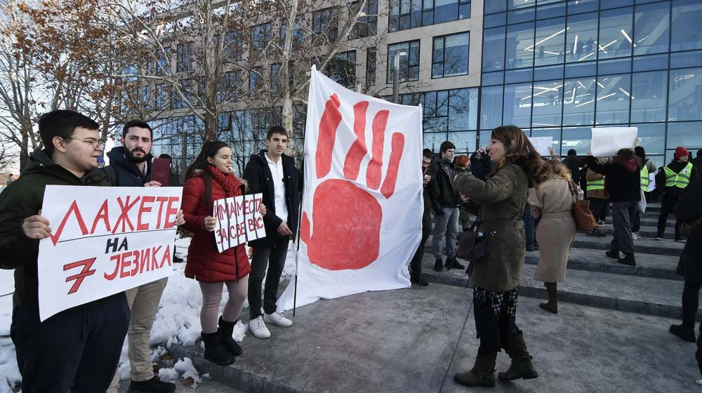 Sutra ponovo Slobodni dnevnik ispred zgrade RTV 1