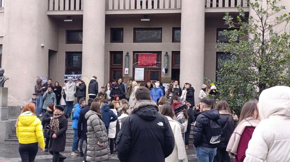 Policija trenutno u zgradi Pravnog fakulteta: Studenti demantuju Dačića 1