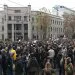 "No pasaran!": Advokati podržali mlađe kolege, pridružili im se na protestu ispred Pravnog fakulteta 4