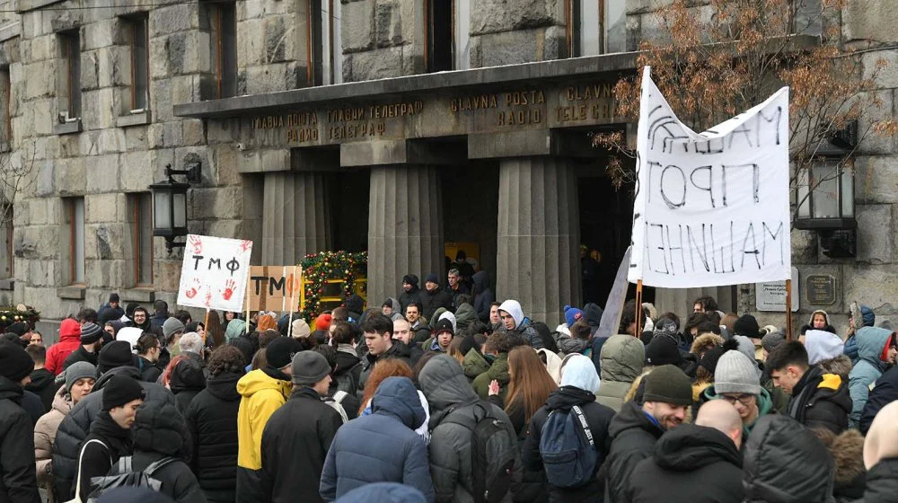 Radnici se okupili ispred Glavne pošte, traže veće plate i bolje uslove rada 8