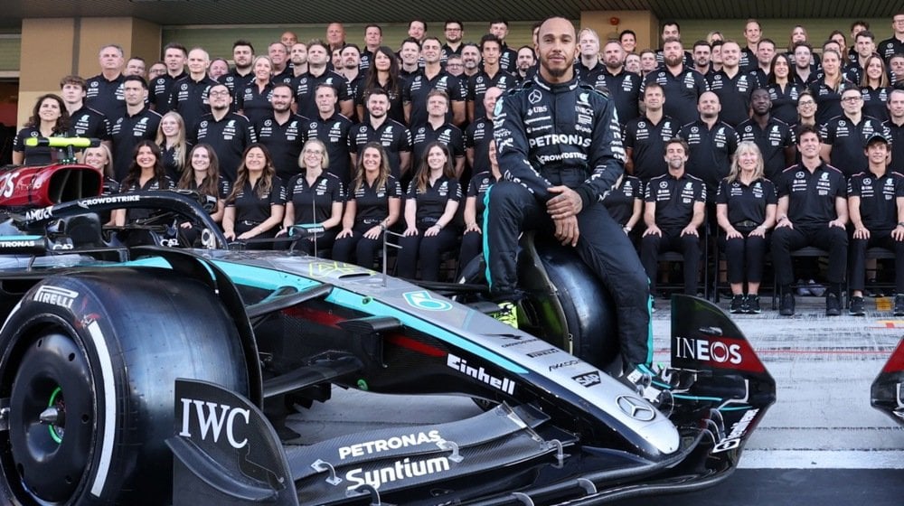 Hamilton se na emotivan način oprostio od Mercedesa, a Sajnc od Ferarija (FOTO) 11