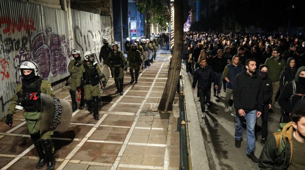 Protestni marš u Atini povodom godišnjice ubistva tinejdžera Grigoropulosa, sukob omladine sa policijom 1