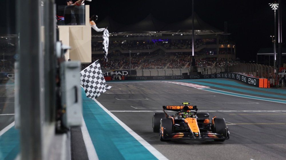 Lando Noris pobedom u Abu Dabiju doneo konstruktorsku titulu Meklarenu u F1 1