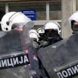 Policija s opremom za razbijanje demonstracija u zgradi RTV-a uoči protesta studenata 6