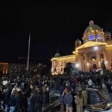 Studenti došli do Skupštine, saobraćaj na Trgu Nikole Pašića zaustavljen 7