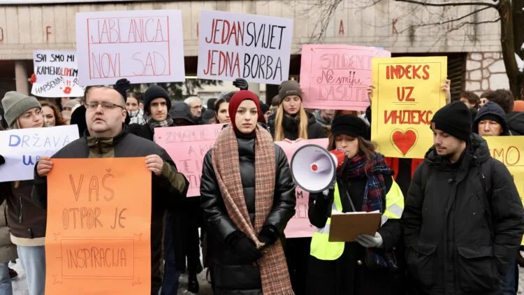 Sarajevski studenti ustali u znak podrške kolegama iz Srbije 11