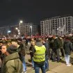 Četvrta blokada glavne raskrsnice Beograda na vodi: Policija privodi napadače na učesnike protesta (VIDEO, FOTO) 12