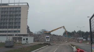 (FOTO) Rušenje uveliko u toku, hotel Jugoslavija se pretvara u tone šuta 4