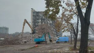 (FOTO) Rušenje uveliko u toku, hotel Jugoslavija se pretvara u tone šuta 2