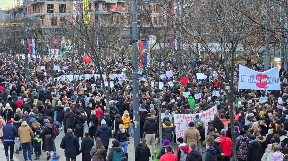 UŽIVO Protest na Slaviji, blokirane sve centralne ulice: U toku 15 minuta ćutanja, nema internet signala (FOTO, VIDEO) 9