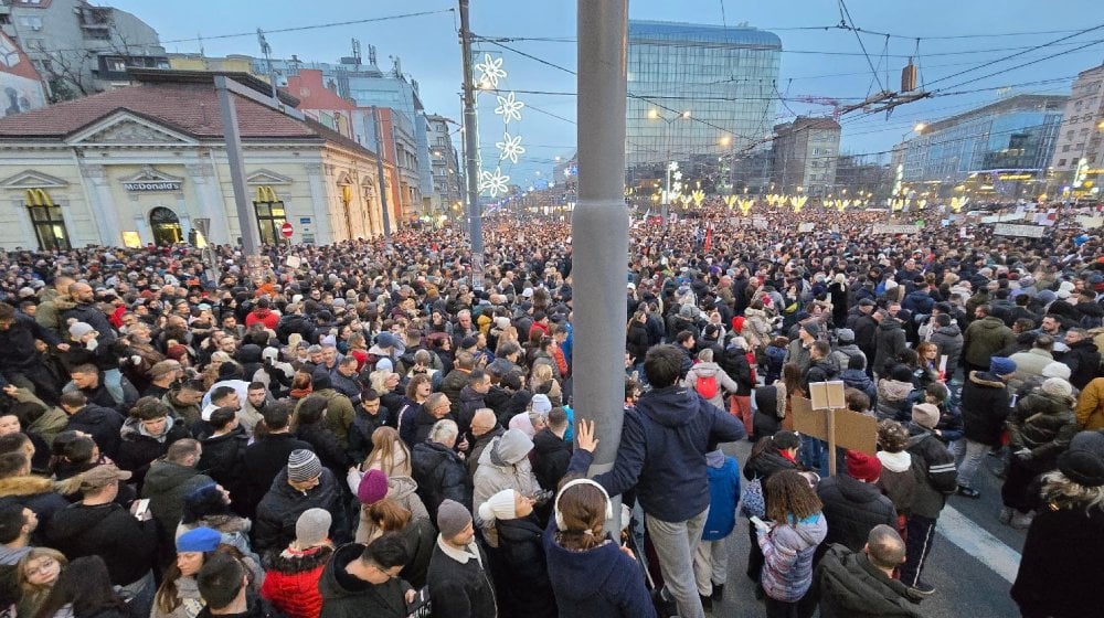 Svetske agencije: Desetine hiljada ljudi na protestima u Srbiji protiv populističkog predsednika 11