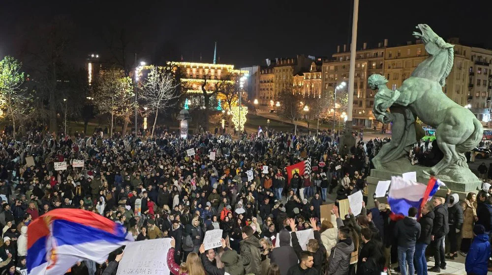 Taksista „pokosio“ mladića ispred Skupštine, pobegao potom kroz crveno 10