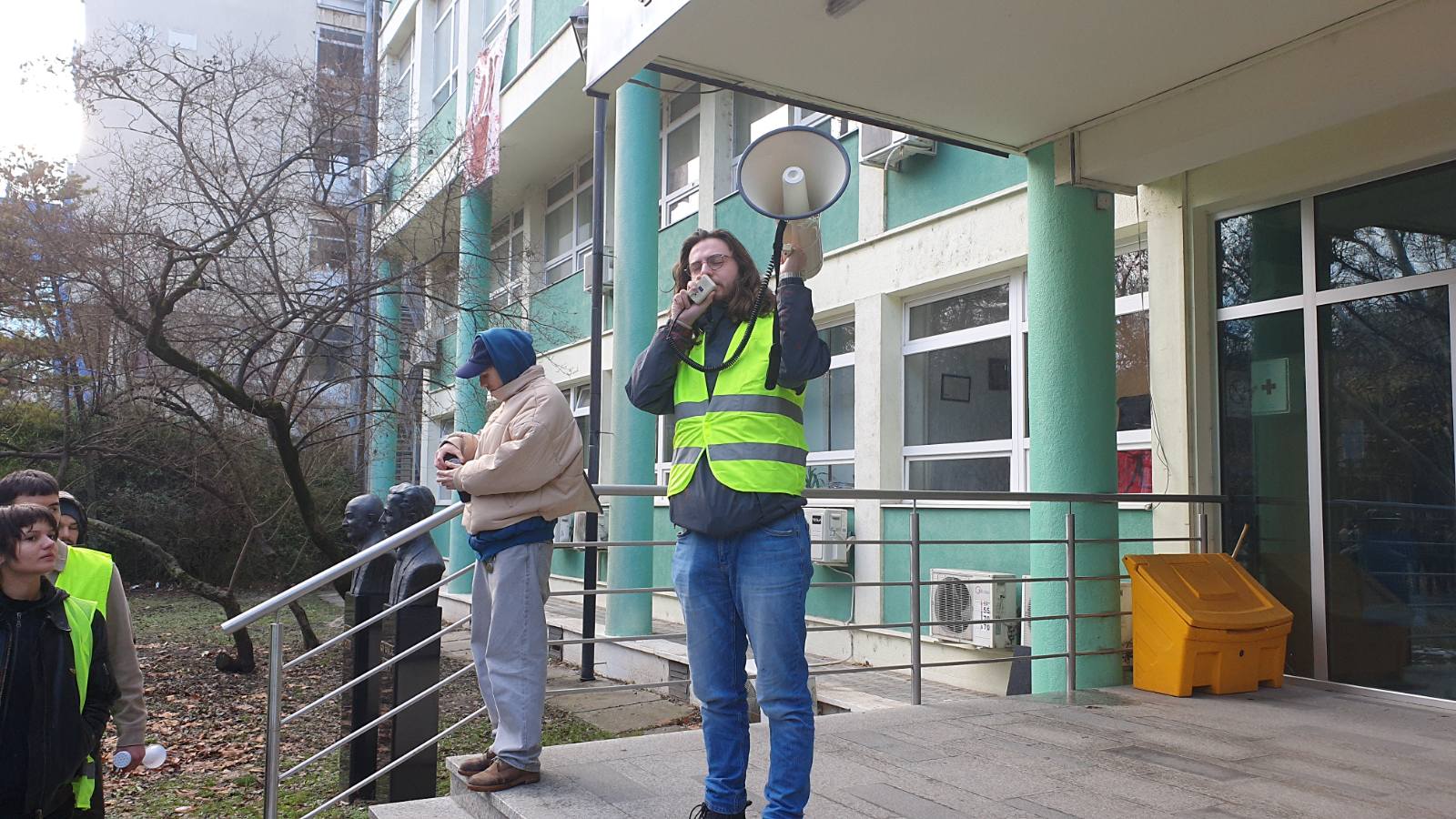 Demonstracije studenata u Novom Sadu: Nakon 15-ominutne ćutnje, akademci se vraćaju u kampus (FOTO) 11