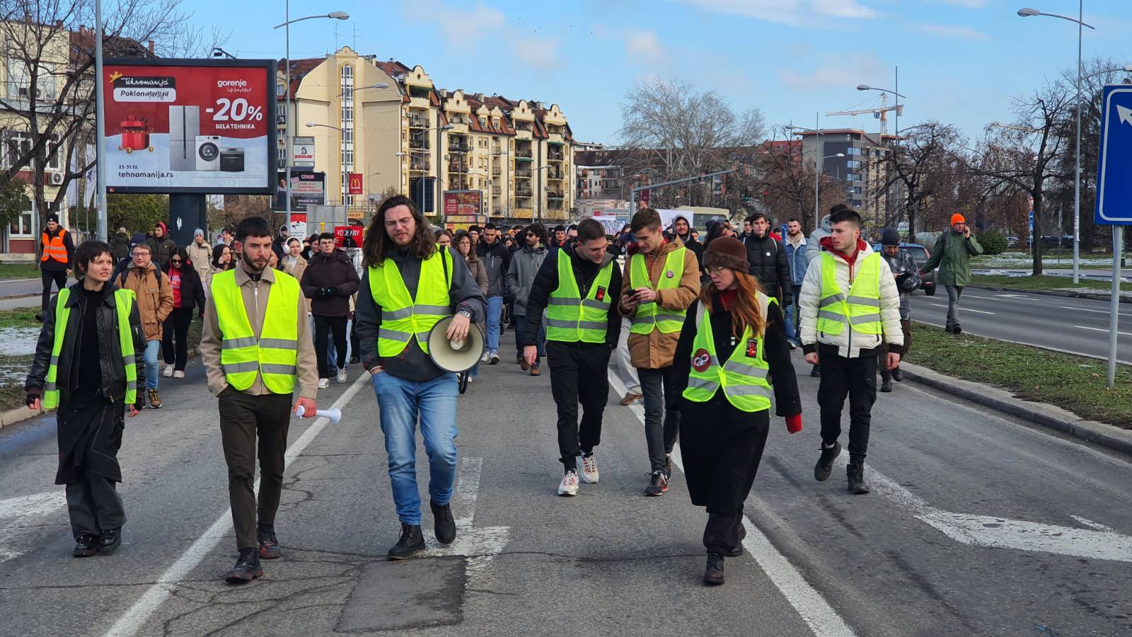 Demonstracije studenata u Novom Sadu: Nakon 15-ominutne ćutnje, akademci se vraćaju u kampus (FOTO) 9