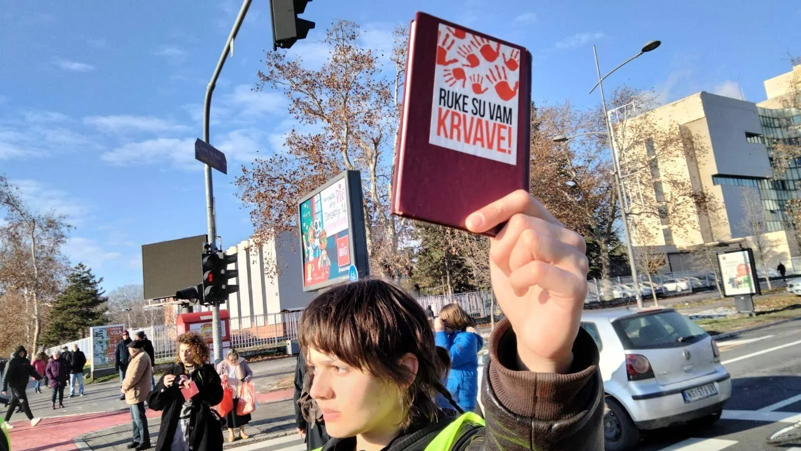 Demonstracije studenata u Novom Sadu: Nakon 15-ominutne ćutnje, akademci se vraćaju u kampus (FOTO) 6